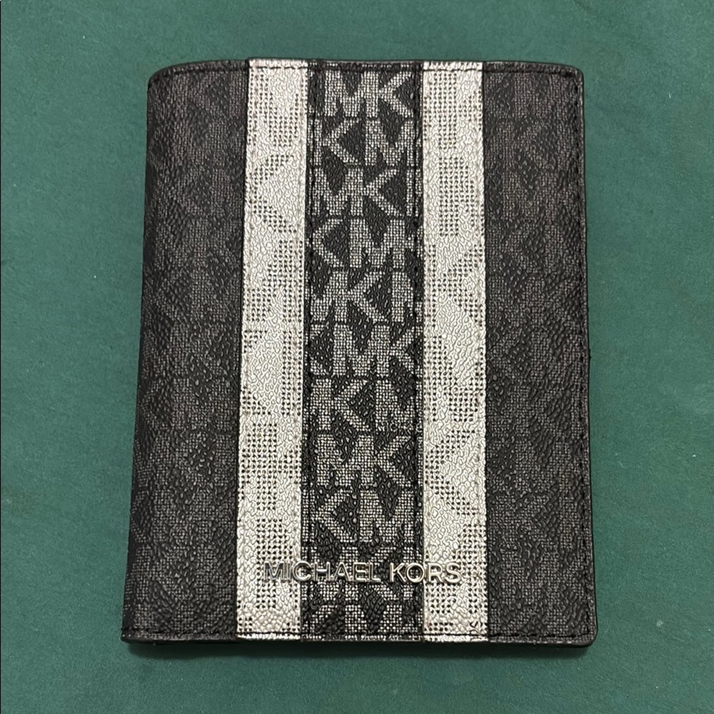 Michael Kors Black and Silver Key Card Holder